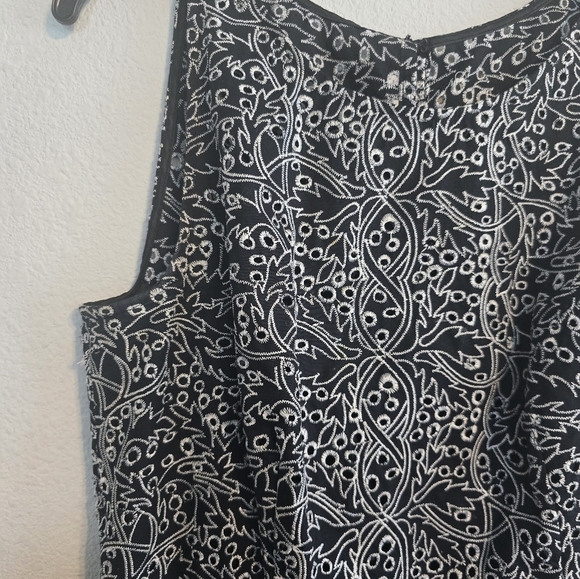 Flores & Flores Eyelet Sleevless Dress Sz 10 Black White Lined Sheath - Picture 6 of 14